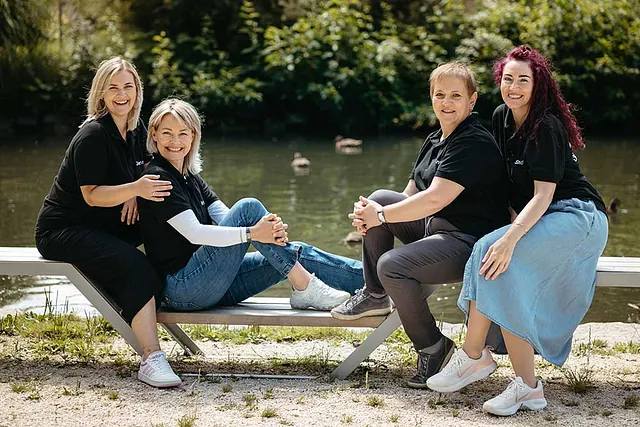 Links Jennifer/ Iris, Rechts: Anita/ Sandra